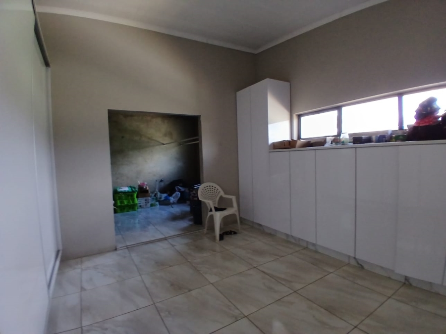 5 Bedroom Property for Sale in Oos Einde North West